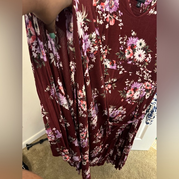 Beautiful Floral Torrid Dress Size 4 w/Double Slits 🥰 - Picture 8 of 8
